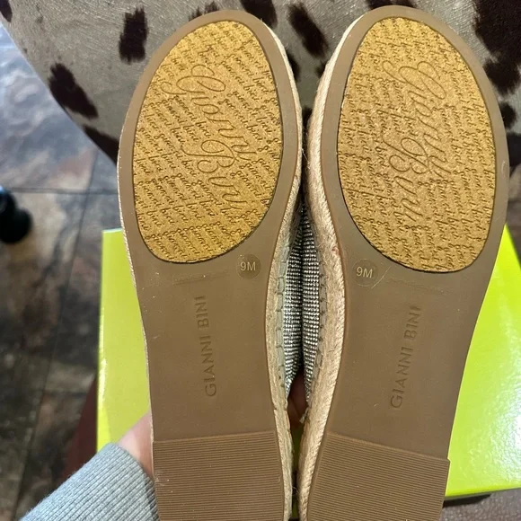 NEW Gianni Bini Sparkling Silver Sandals - Picture 7 of 8